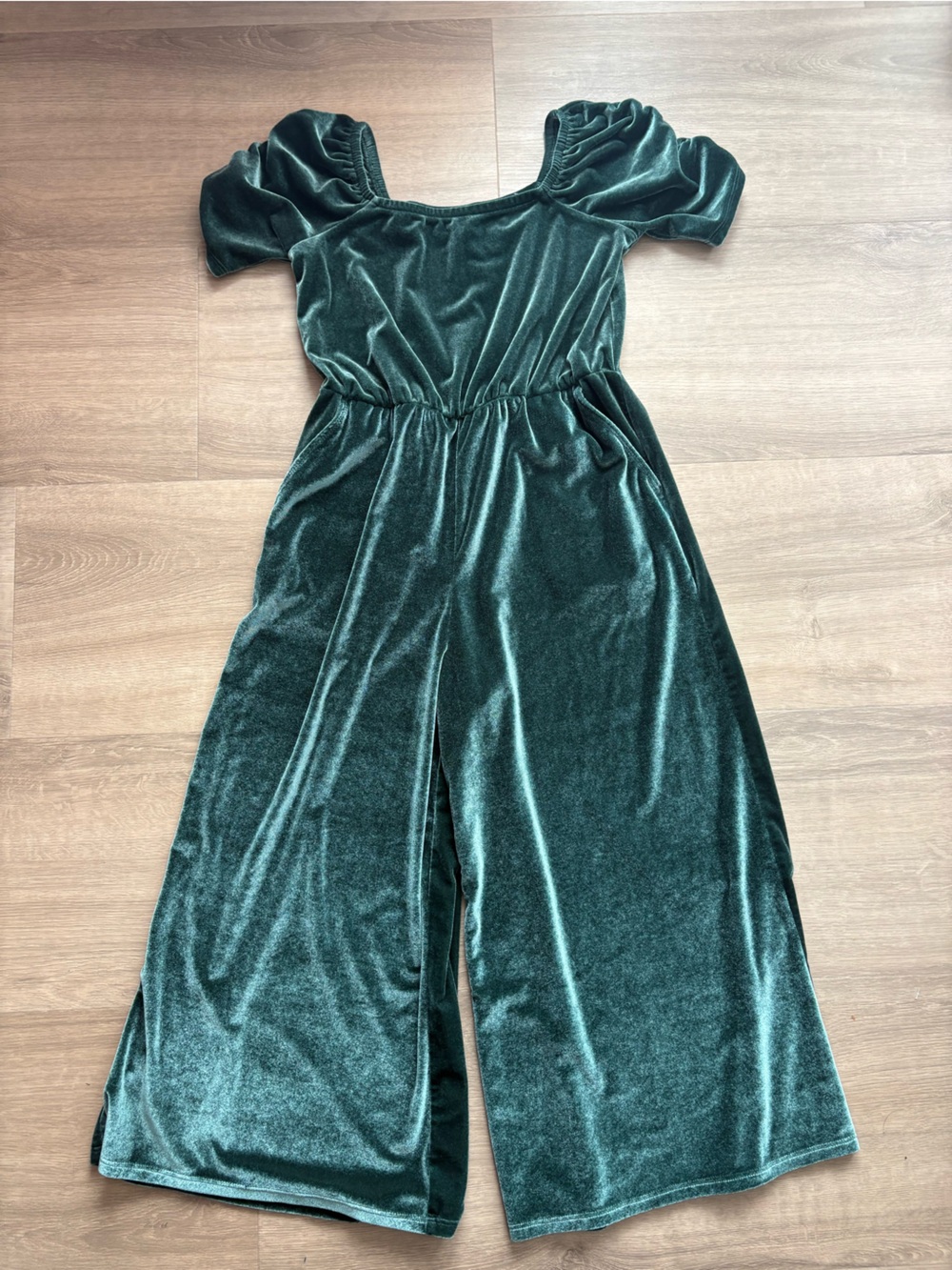 Nordstrom Kids Emerald Green Velvet Jumpsuit with Puff Sleeves- size 8/10